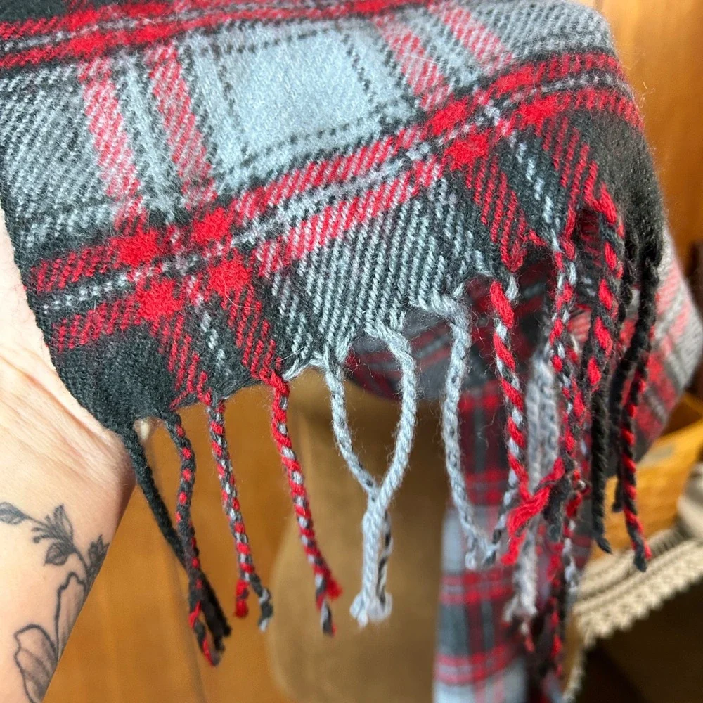 Classic Plaid Scarf Red Grey‎ Black Fringe Winter Warm Fashion Accessory